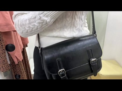 ❤️ Masturbazione publica di a ghjovana cagna FeralBerry cù un dildo in a sala di prove ️ Porno à co.hentaiser.ru ❌