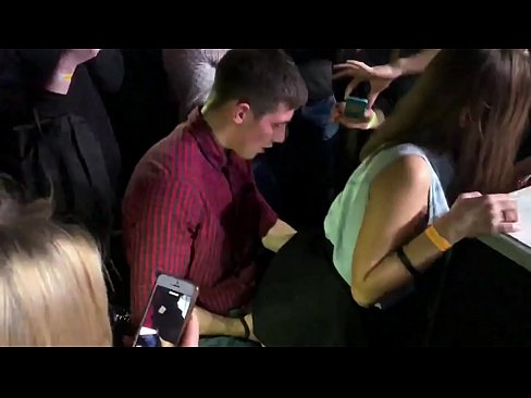 ❤️ Sessu reale in una discoteca russa. Una ragazza russa di 18 anni in l'anu è a vagina scopata in una discoteca ️ Porno à co.hentaiser.ru ❌